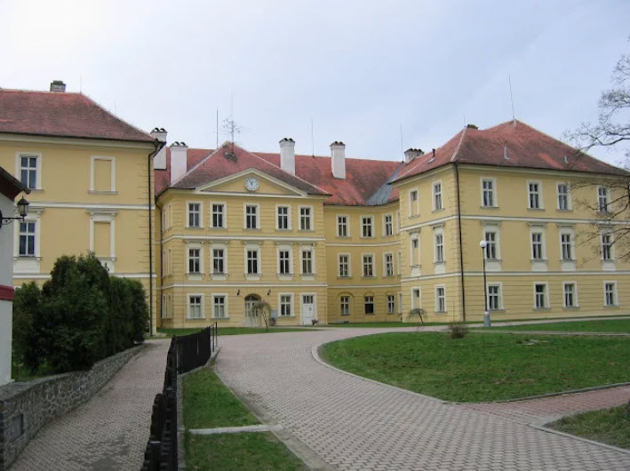 Zámek Tloskov, Czech Republic (Czechia)